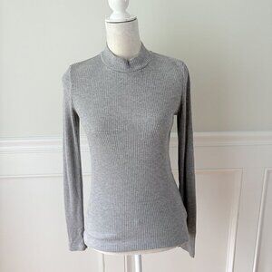Uniqlo M Gray Mock Neck Ribbed Sweater Stretch Fabric Long Sleeves EUC